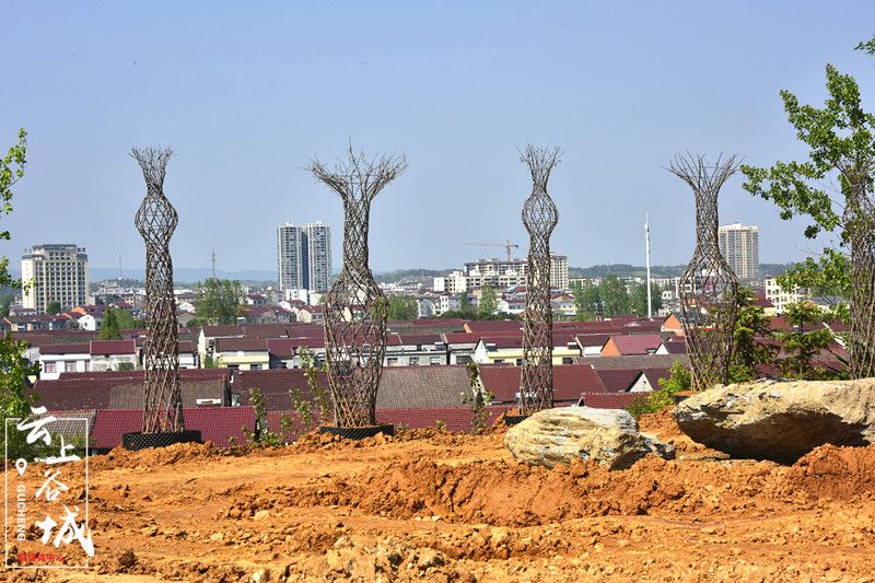 网红公路建设点亮石花小城镇