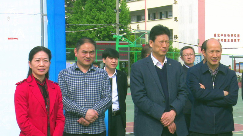 会前,与会人员还现场观摩石花镇中心学校"新中考"体育与健康测试.