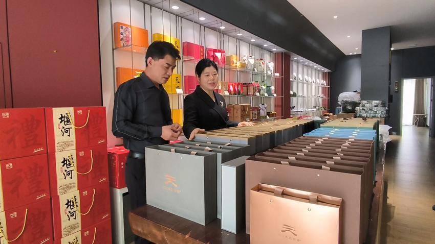 【致敬劳动者 奋进新征程】侯艳芳：电商助农 十年架起富民桥 