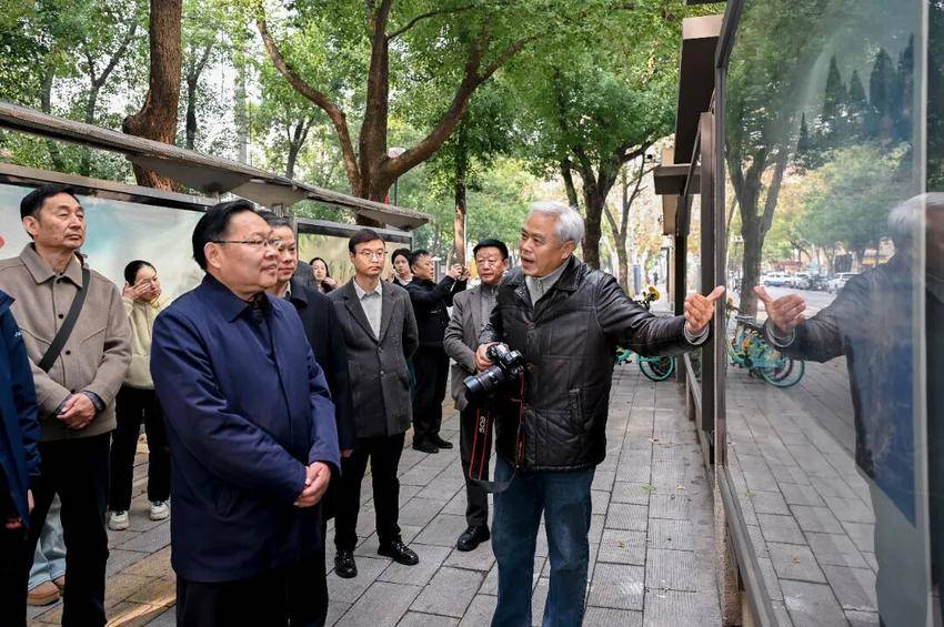 用镜头定格“大美汉江”！谷城李念摄影作品展武汉受追捧 