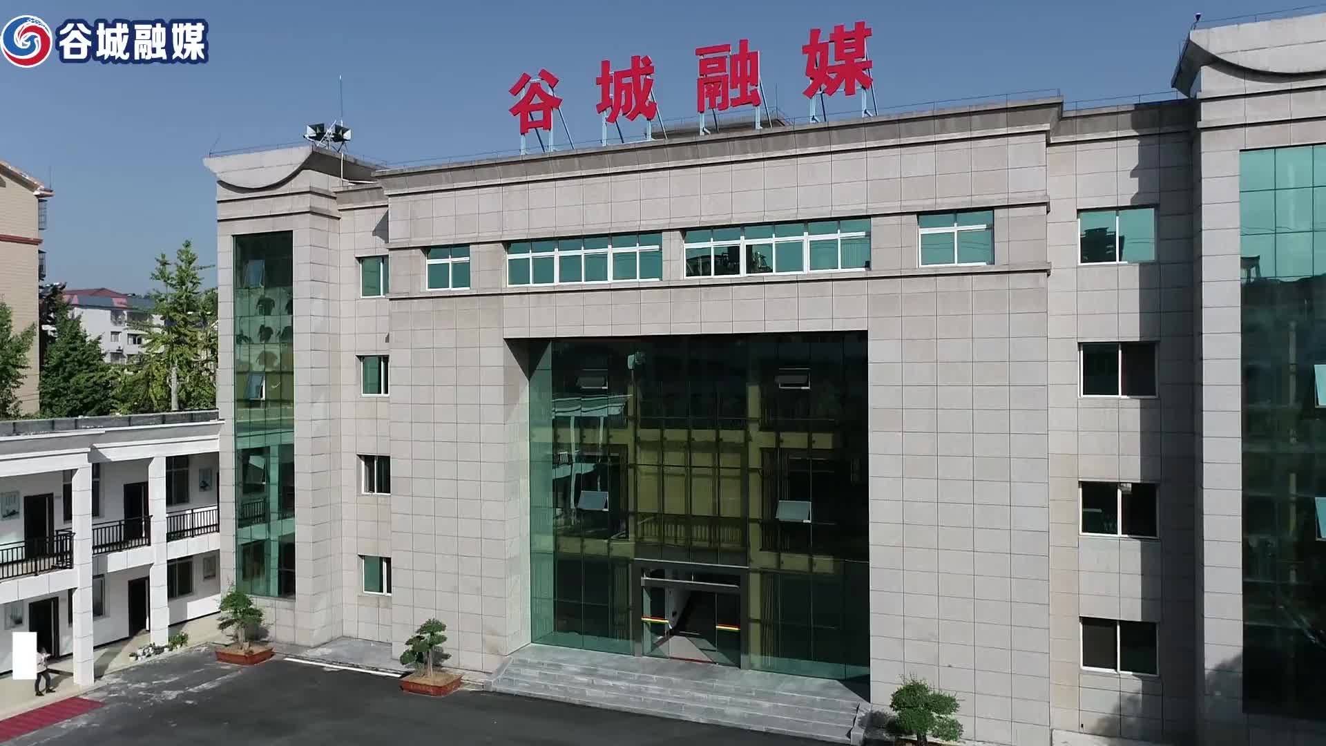 2月13日，县委书记涂世平，县委副书记、县长杜晓溪等县“四大家”领导到谷城县融媒体中心看望慰问春节期间坚守一线的新闻工作者