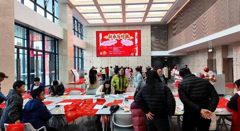 谷城：翰墨书香迎新春 文化惠民暖意浓 