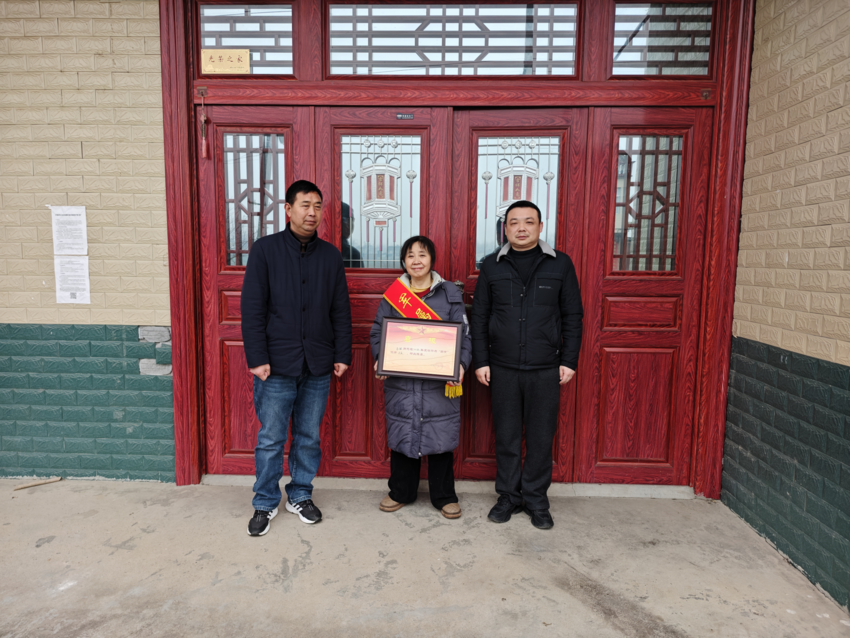 冷集镇：喜报进家门 荣光暖人心 