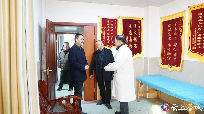 温情传递！谷城县中医医院院领导为坚守一线的干部职工送祝福