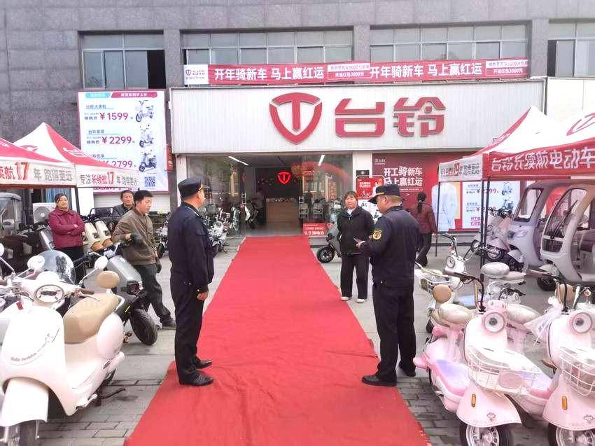 巡查遇违规宣传，谷城城管普法引导促整改 