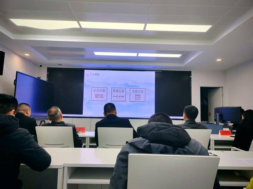 谷城五山镇举办“夜话”讲堂赋能基层干部成长