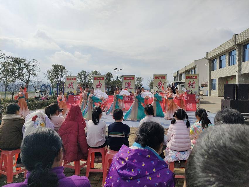 文化惠民暖民心 庙滩镇这场文艺表演为群众送上节日文化大餐 