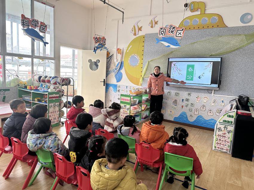 放风筝、摘春菜！庙滩镇中心幼儿园萌娃春分寻童趣 