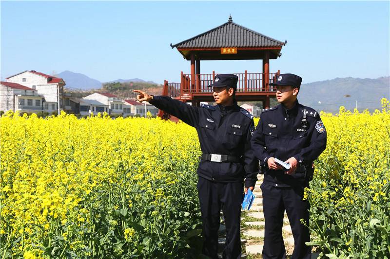 藏蓝身影入景来！谷城警方为春日经济添“安全底色” 