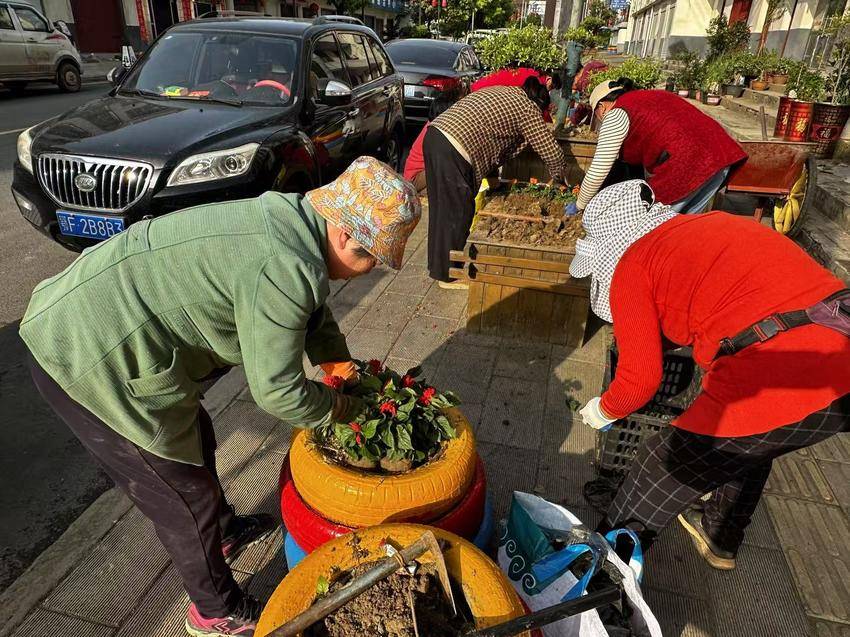 冷集镇：城乡环境大整治 干干净净迎五一 