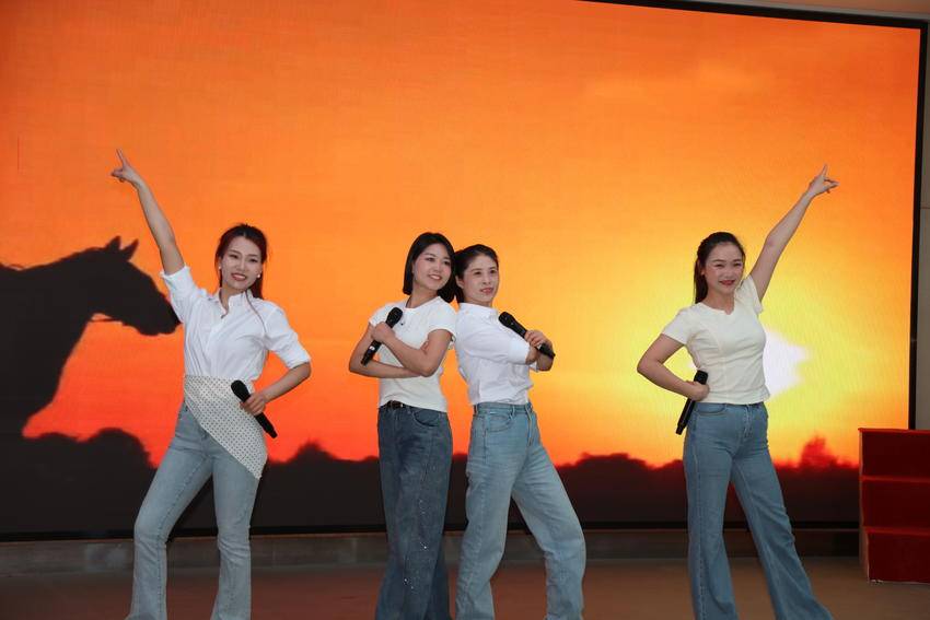 唱响劳动赞歌 激扬青春风采 谷城县人民医院举办职工K歌晚会 