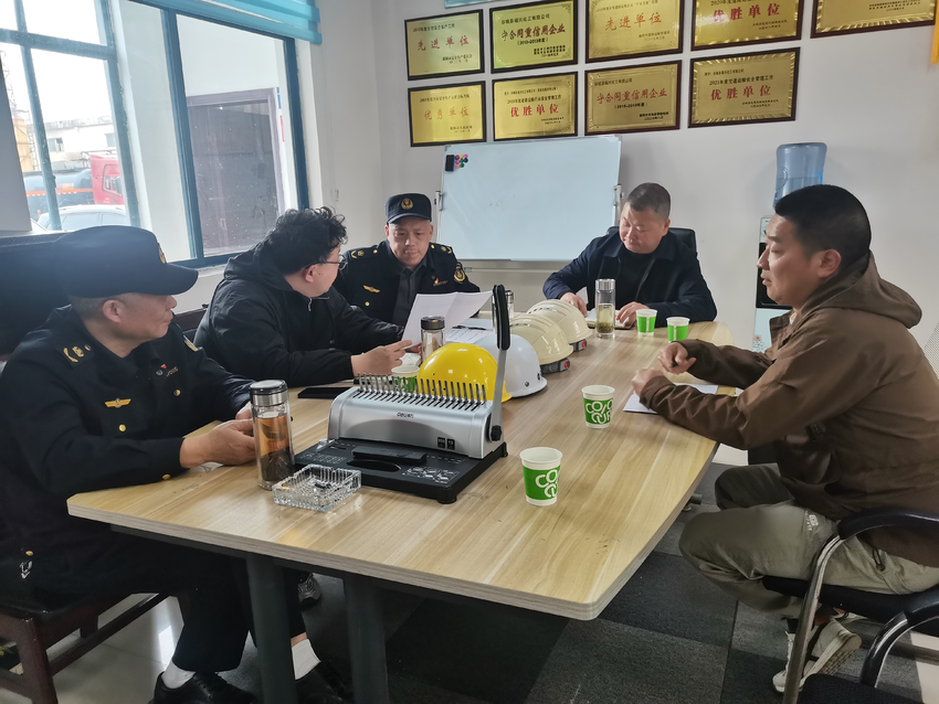 安全码赋码落地见效，谷城“两客一危”有了动态“安全身份证” 