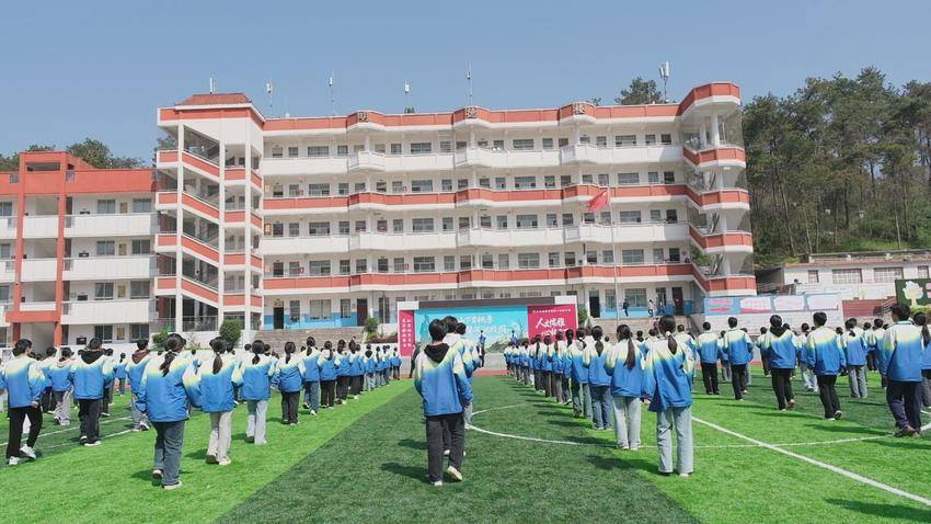 谷城县城关镇一中：“兰”香润校园 “谷”韵育新人 