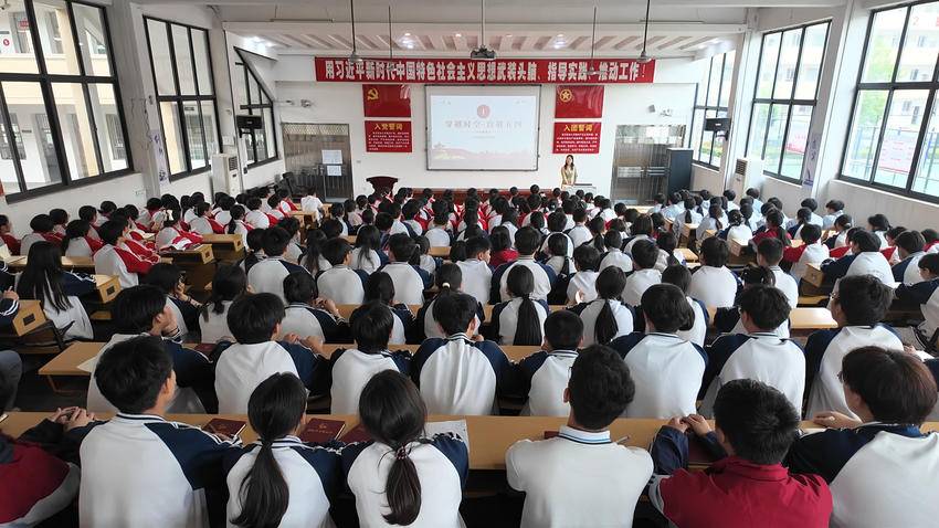 【青春建功 挺膺担当】胡宵：扎根职教践初心 青春向党育新人 