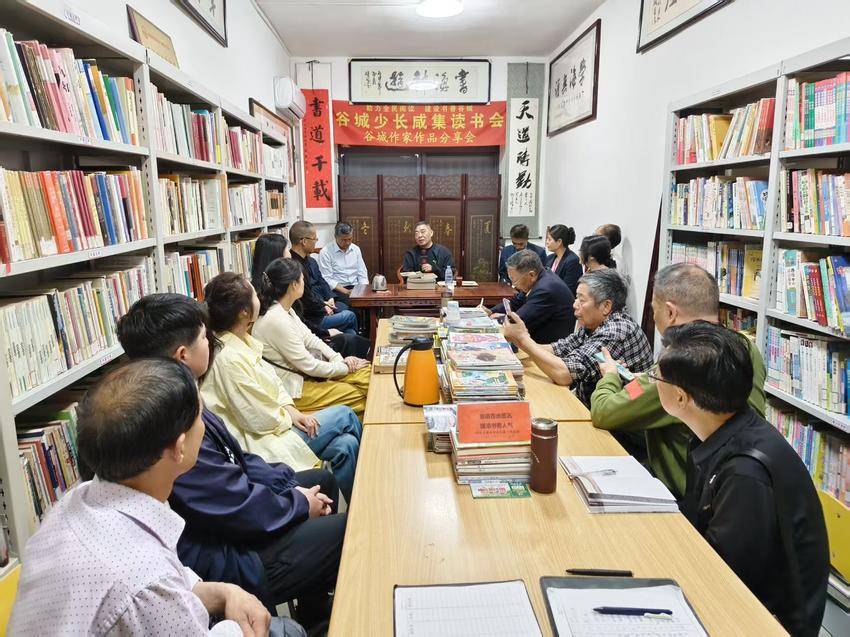 从谷城走出的军旅作家陈怀国带着文学与初心“回家”了 