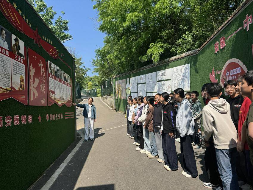 谷城县茨河镇亚声中学：传承红色基因 体验农耕文化 