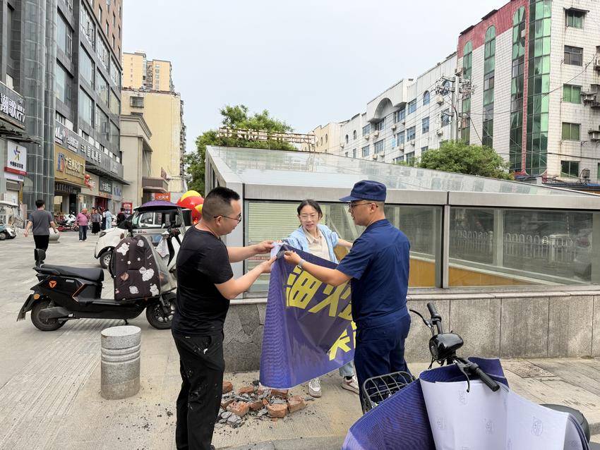 消防宣传标语“亮相”谷城街头巷尾，让安全触手可及 