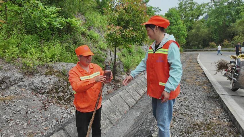 “路上有个伴，站里就是家”：一对谷城夫妻的十六年深山护路情