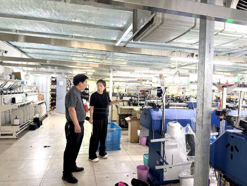 庙滩镇：上门帮扶暖企心 安全服务促发展 