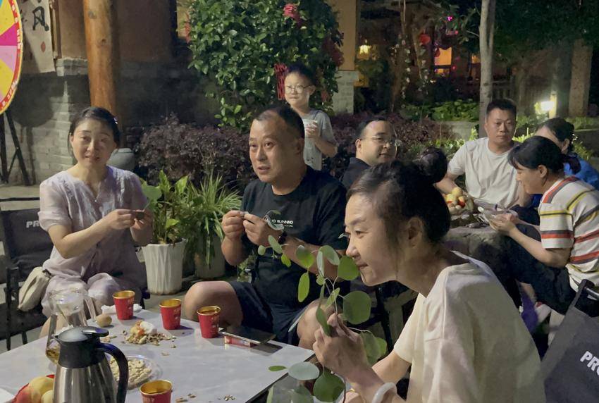 以节为媒润乡风 粽香夜话促振兴 谷城堰河村端午夜话传民俗聚民心