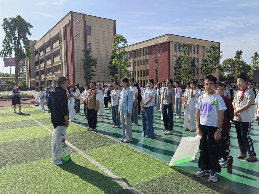 谷城三岔路中心小学：游戏润童心 减压助前行 