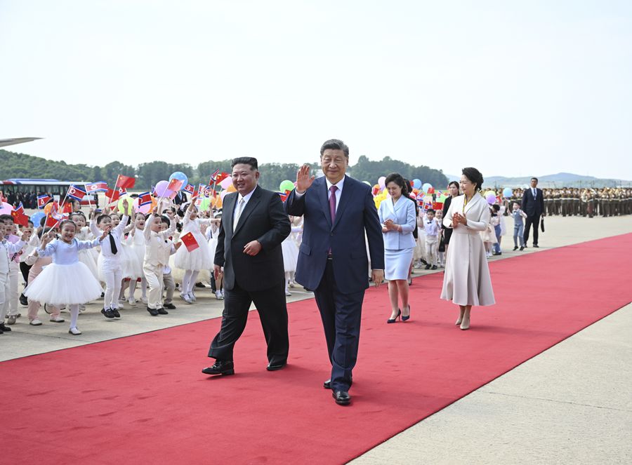 习近平出席金正恩举行的欢送仪式