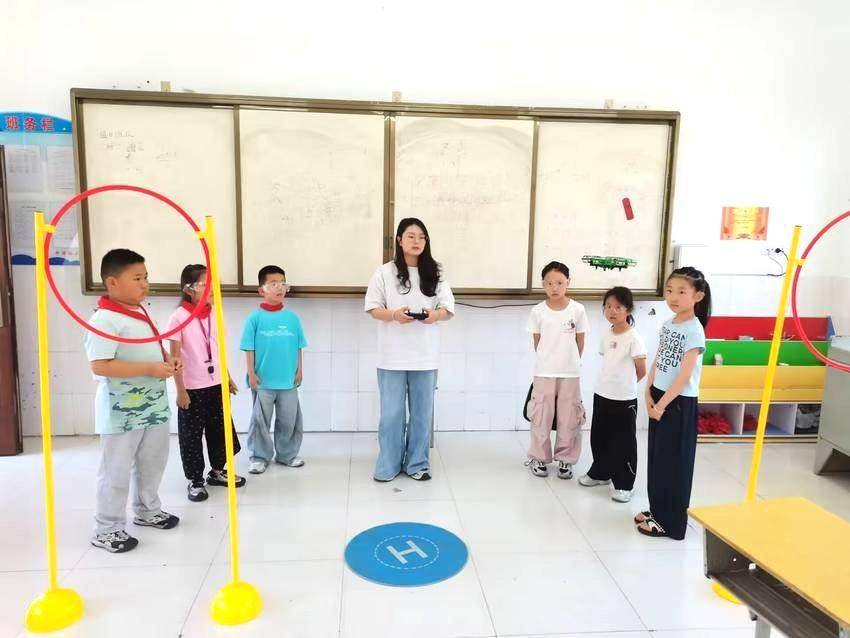 科技赋能成长！谷城中华路小学无人机社团课程顺利收官 