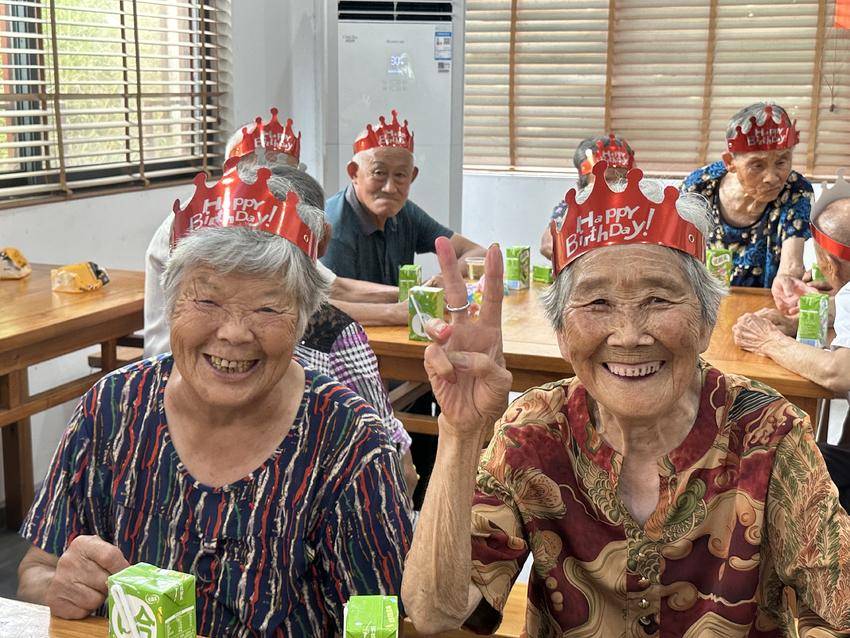七月蝉鸣起，谷城这场乡村集体生日会绘就夏日敬老图景 