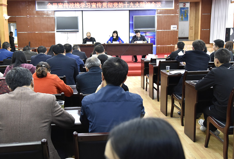 县委常委,宣传部长肖景湘出席会议并讲话.