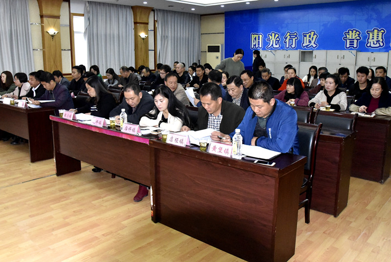 县委常委,宣传部长肖景湘出席会议并讲话.