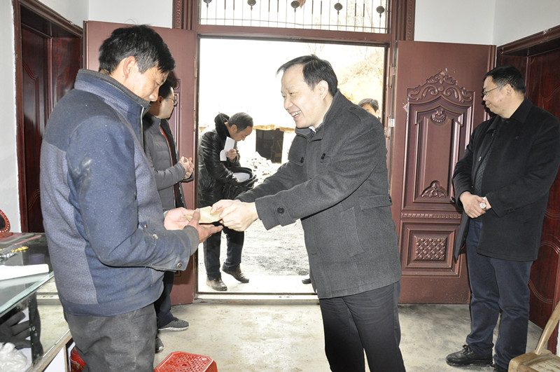 詹德昊到后坪镇开展走访慰问活动