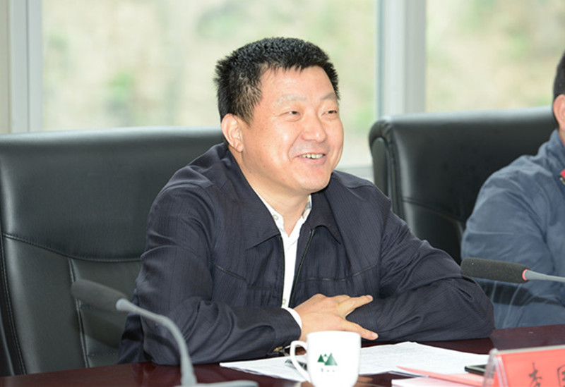 冯云波与兴发集团董事长李国璋举行会谈