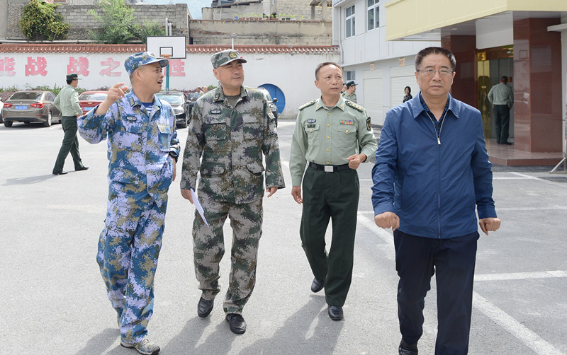 5月12日,省委常委,湖北省军区司令员马涛少将莅临保康视察人武工作.