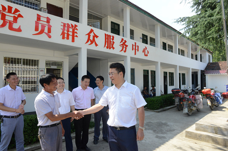 张世伟调研店垭镇精准扶贫工作_云上保康