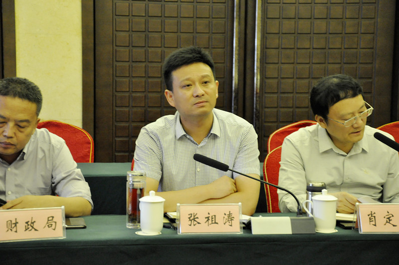 9月13日,省扶贫开发协会副会长柳长毅一行到保康专题调研社会扶贫及