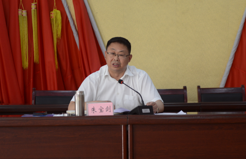 全县城乡生活垃圾治理推进现场会召开