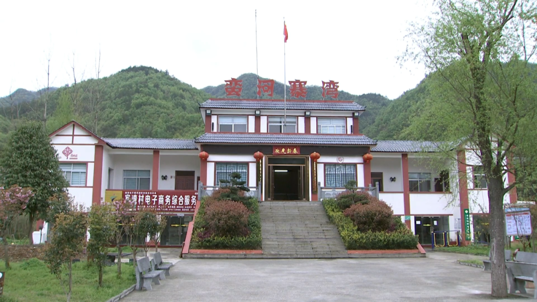 决战决胜脱贫攻坚扶贫让保康这个乡村变了样小康路上满眼春