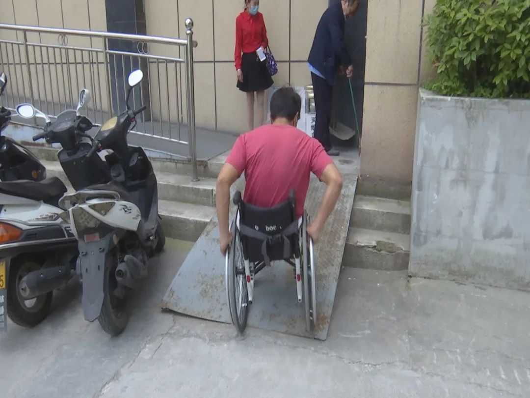 保康这项建设很暖心残疾人出行再无障碍