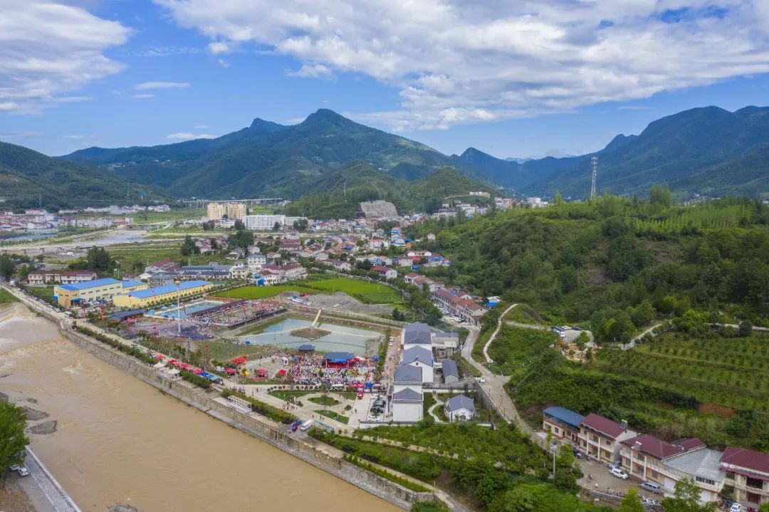 打卡最美网红地品尝莓好时光玩转马良乡村游