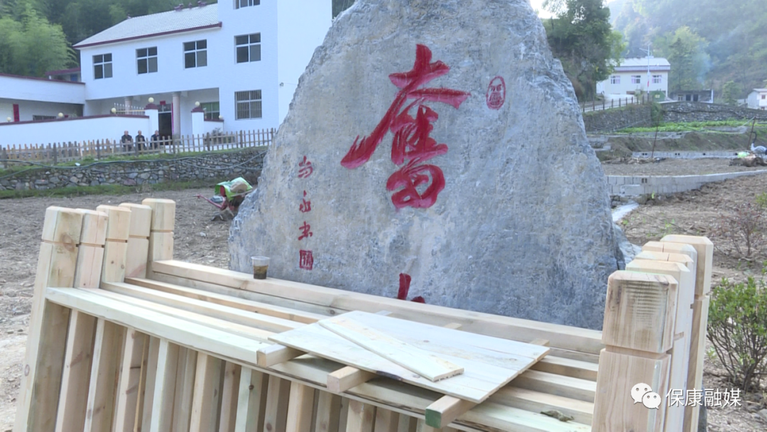 乡村振兴进行时把墙壁当作画纸让田园充满生机保康这个