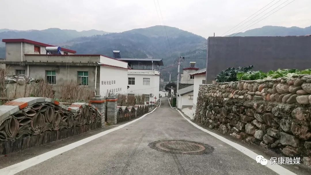 新春走基层保康寺坪镇庹家坪村打造新时代文明实践红色名片