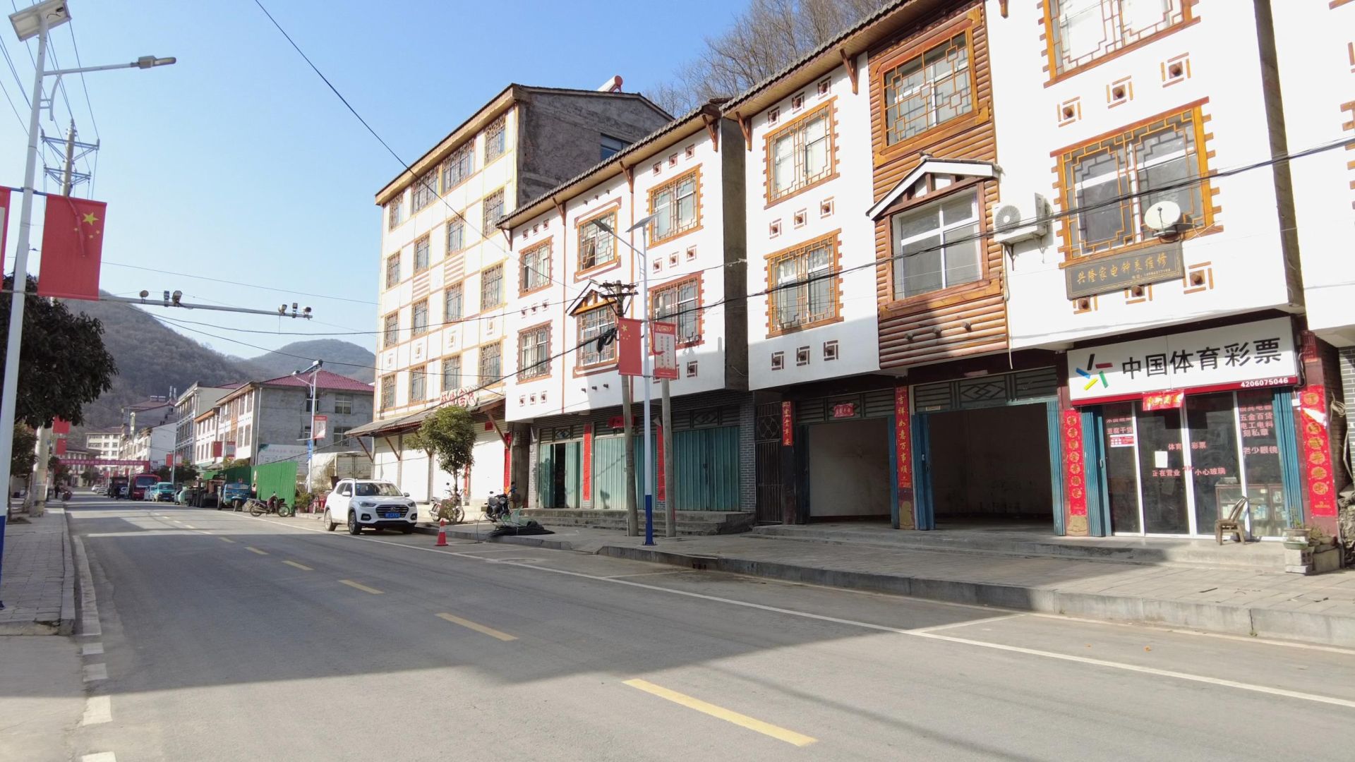 党委党组书记谈法治保康龙坪镇推进法治建设筑牢平安基石