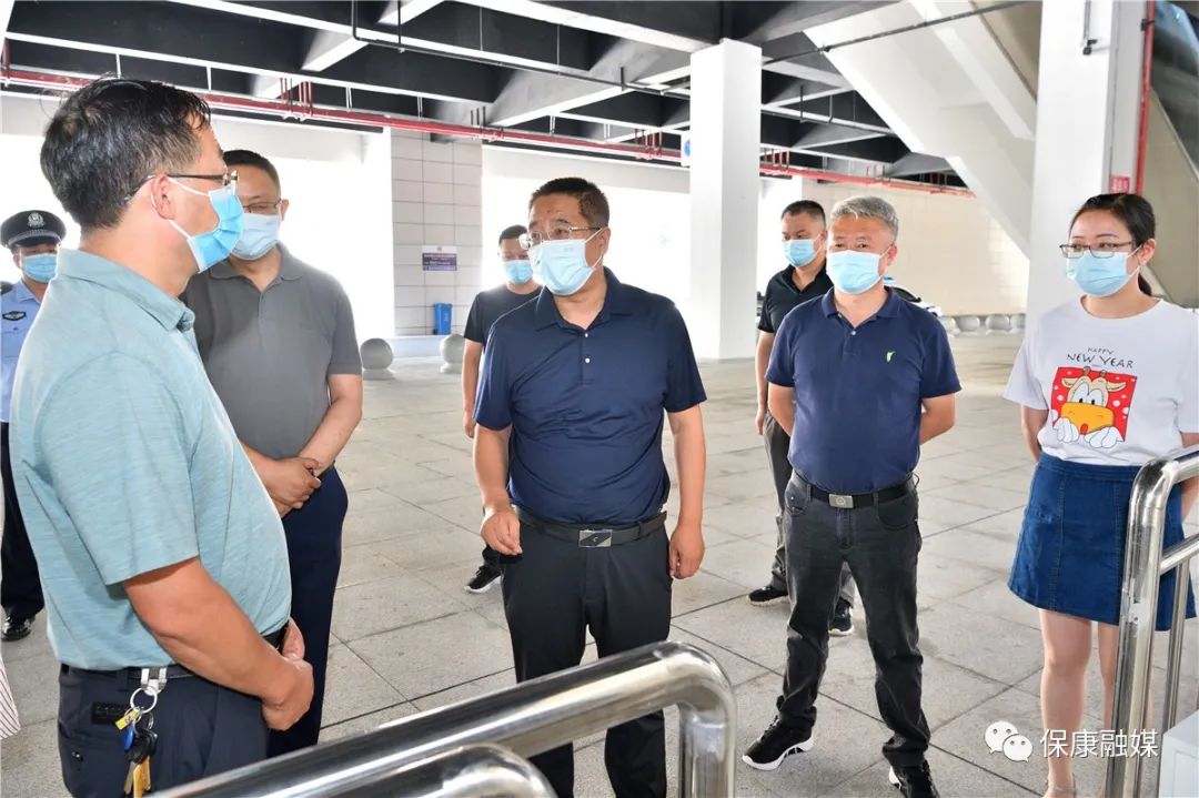 保康冯云波在黄堡后坪督导检查疫情防控工作