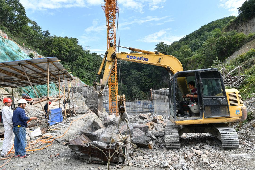 确保在十月底前完成主体工程建设任务