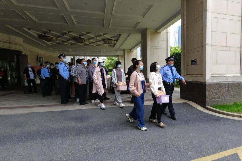 专案组民警远赴杭州抓获15名犯罪嫌疑人。