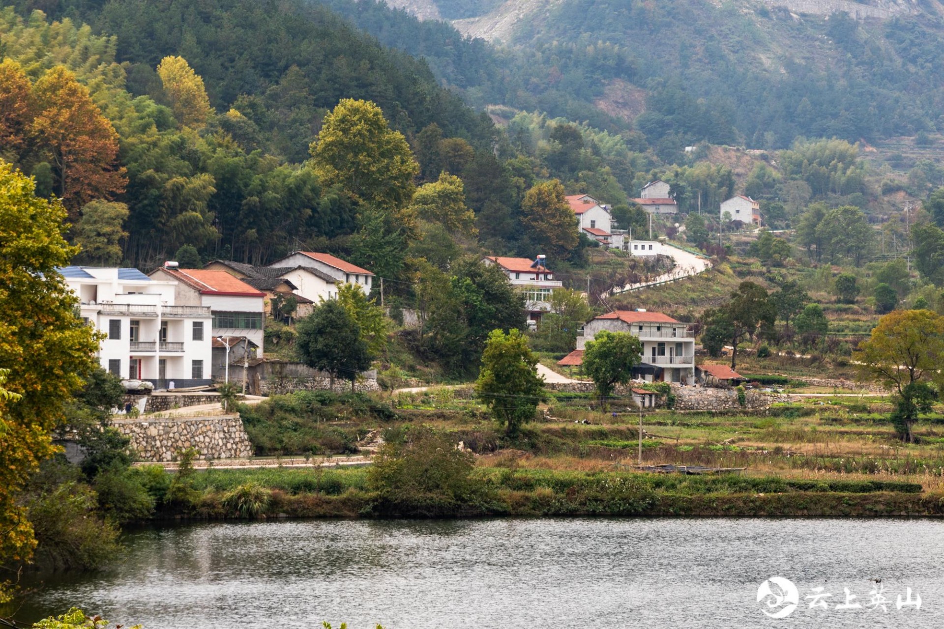 行摄英山雷家店镇大沟村
