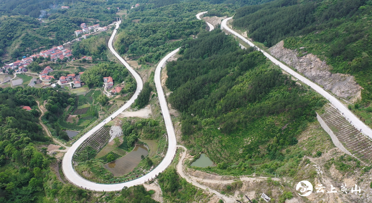 用心打造英山"四好农村路" 开启美丽乡村新画卷
