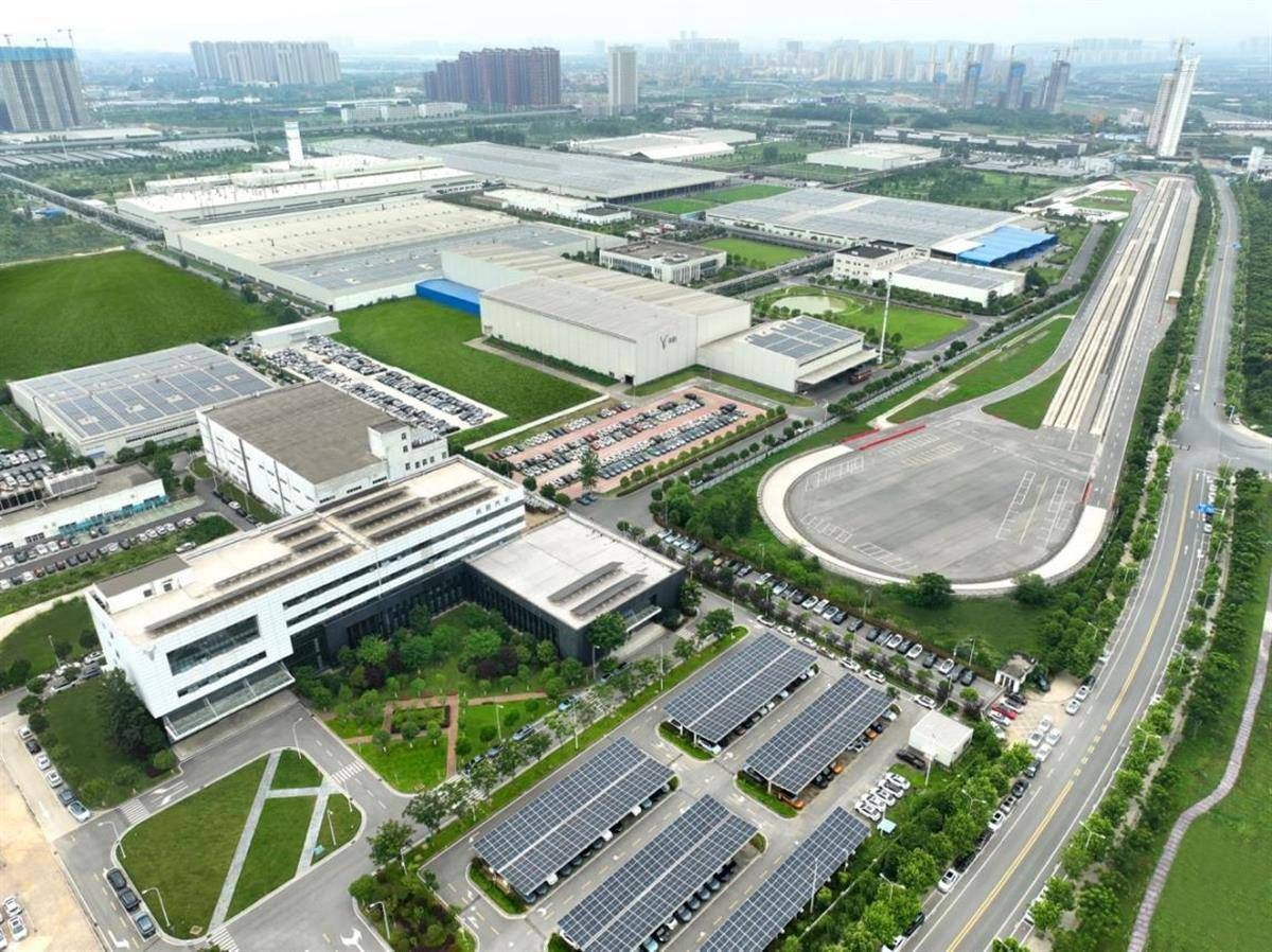 岚图汽车智能化、高端化、数字化工厂