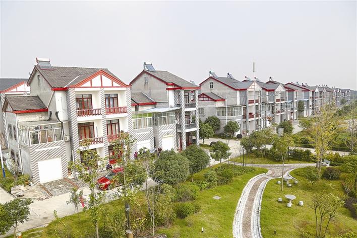 《三峡日报》刊发:《顾家店奋力打造宜居宜业沿江旅游名镇》