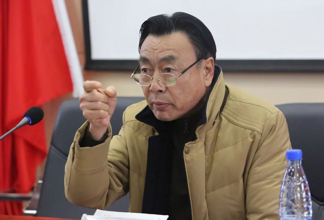 三峡职业技术学院教授余远国授课培训班上,三峡职业技术学院教授